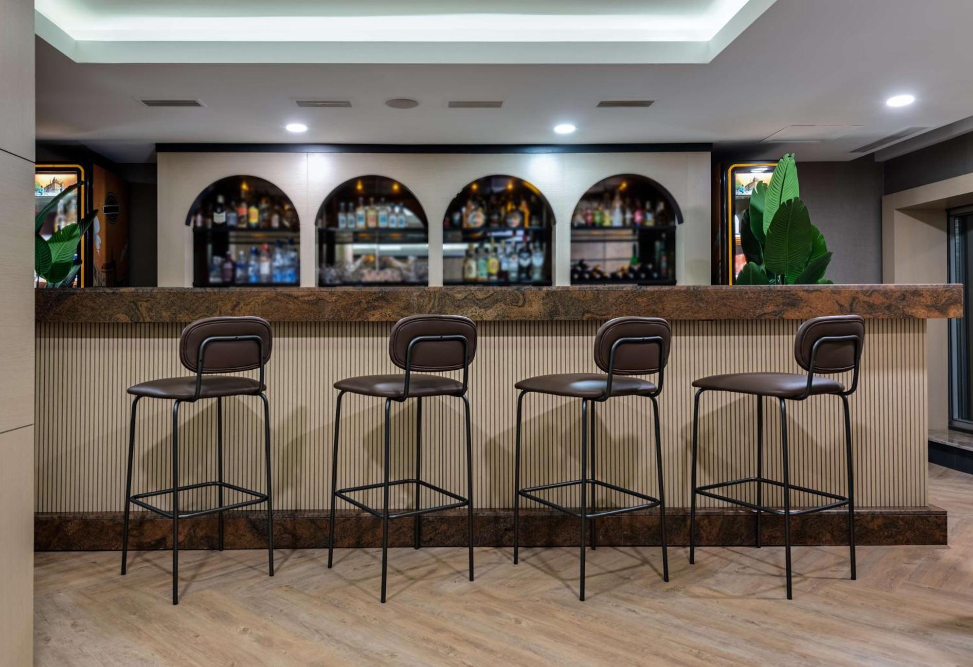 Doubletree By Hilton Van Exterior foto