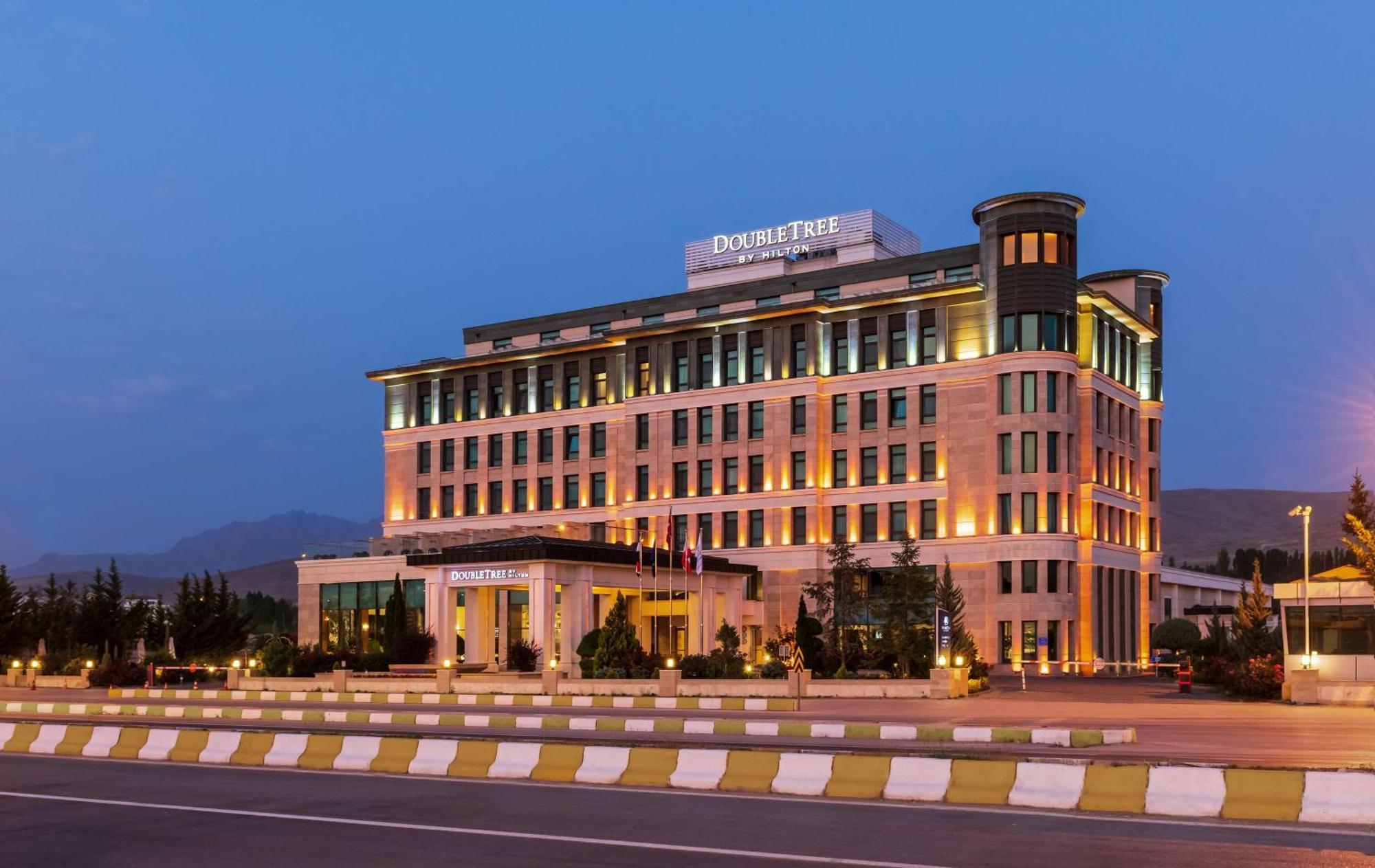 Doubletree By Hilton Van Exterior foto